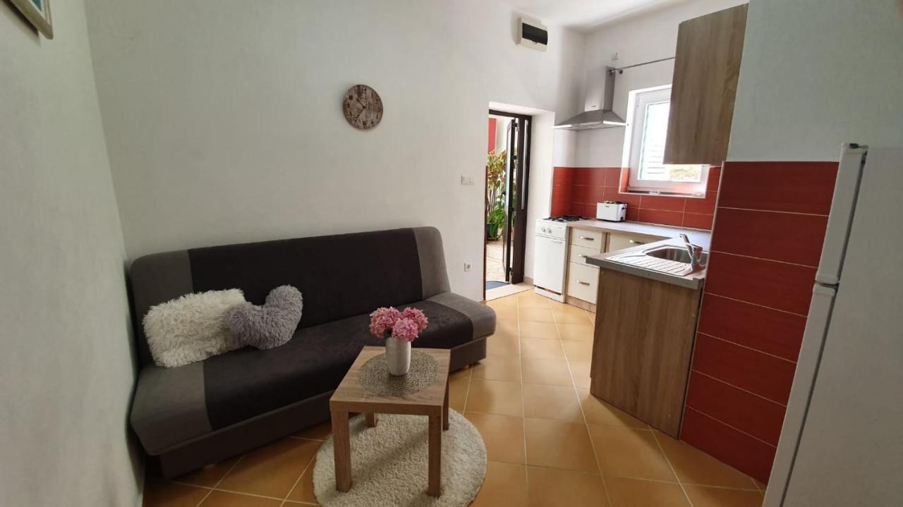 Apartment Franic Sucuraj Exterior photo