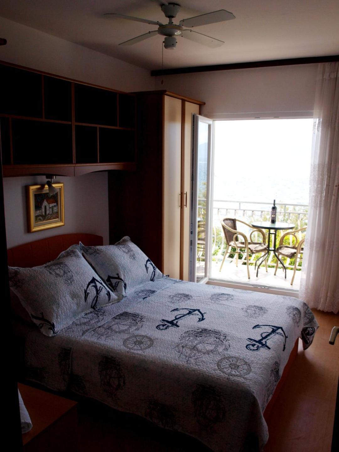 Apartment Franic Sucuraj Exterior photo